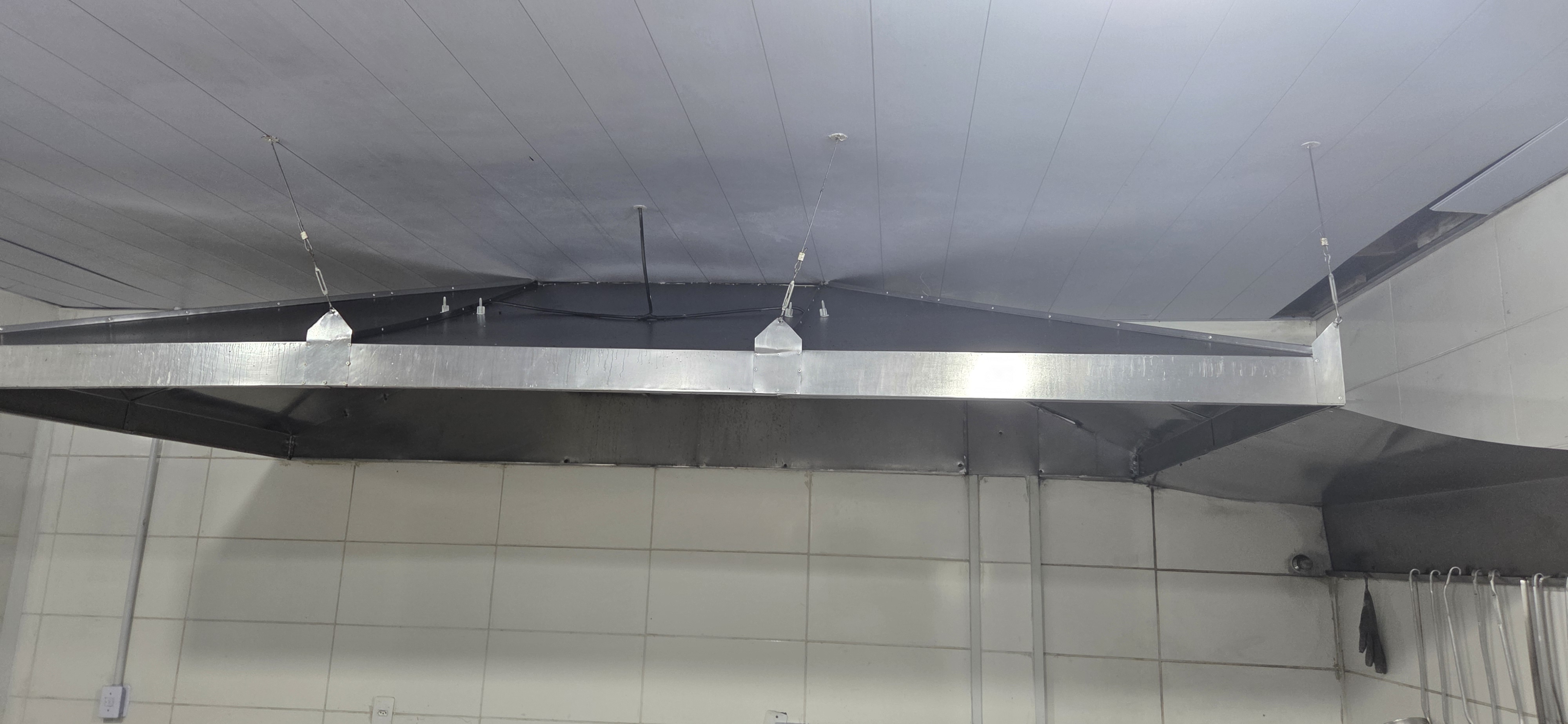 REPARADOR(A) DE MÁQUINAS E APARELHOS DE REFRIGERAÇÃO E VENTILAÇÃO PARA USO INDUSTRIAL E COMERCIAL