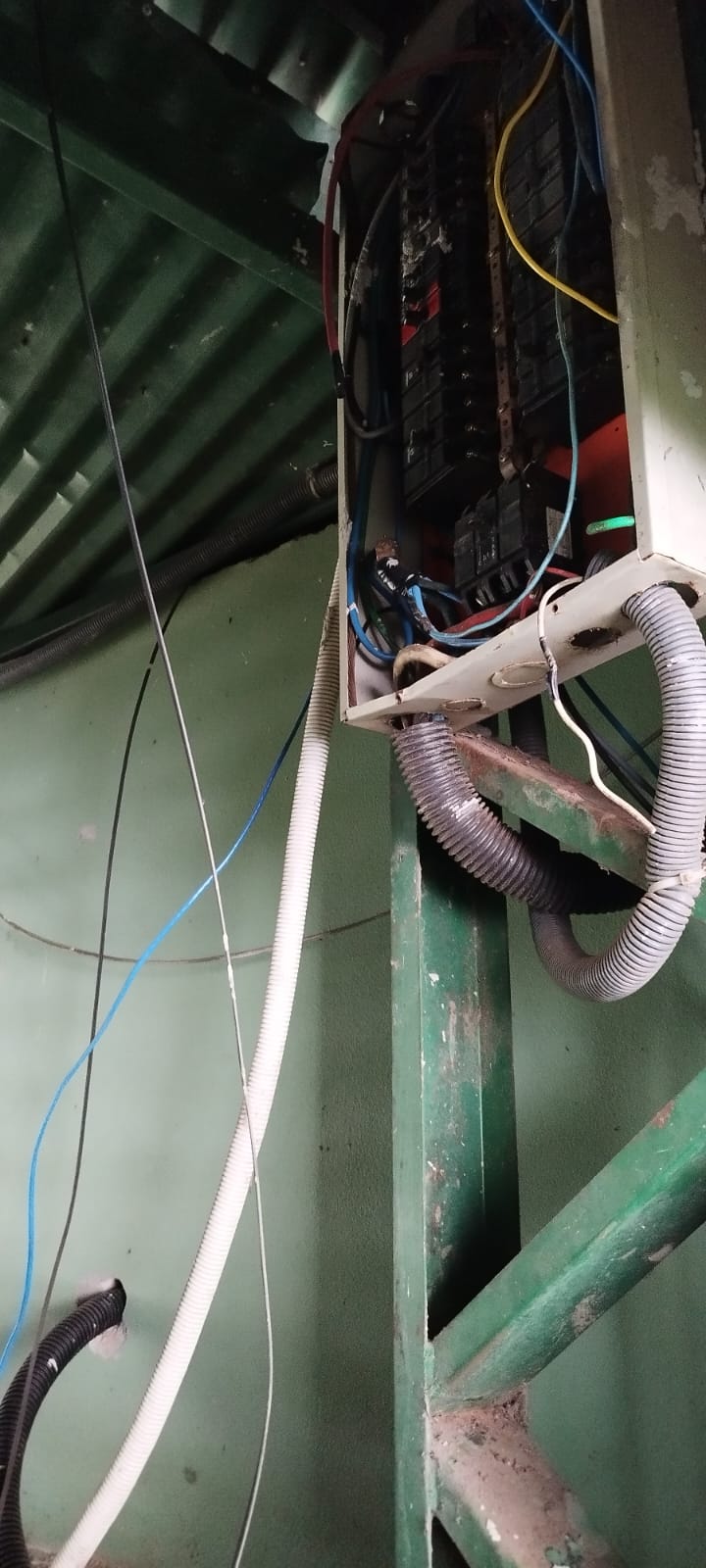 ELETRICISTA EM RESIDÊNCIAS E ESTABELECIMENTOS COMERCIAIS INDEPENDENTE