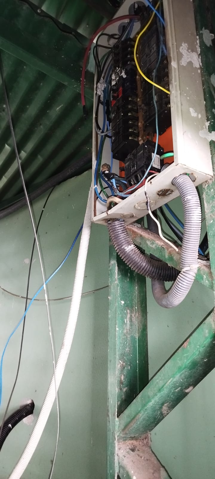 ELETRICISTA EM RESIDÊNCIAS E ESTABELECIMENTOS COMERCIAIS INDEPENDENTE