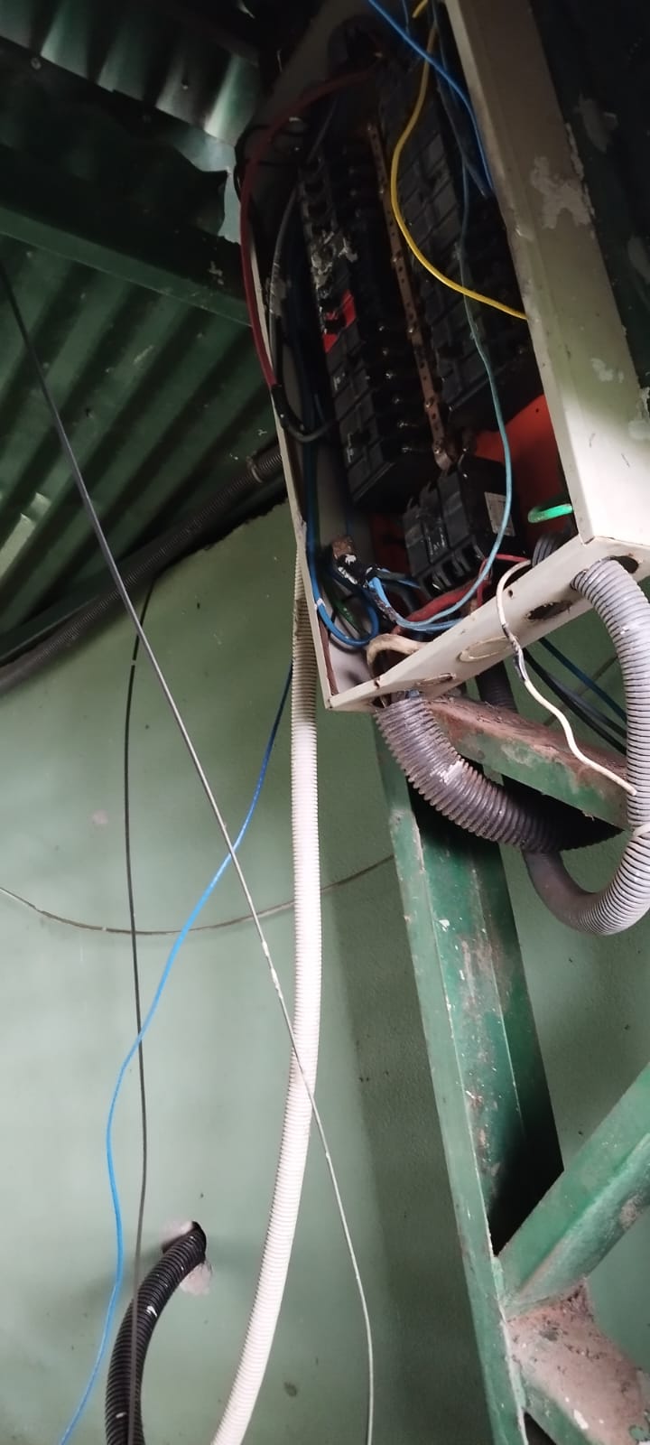 ELETRICISTA EM RESIDÊNCIAS E ESTABELECIMENTOS COMERCIAIS INDEPENDENTE
